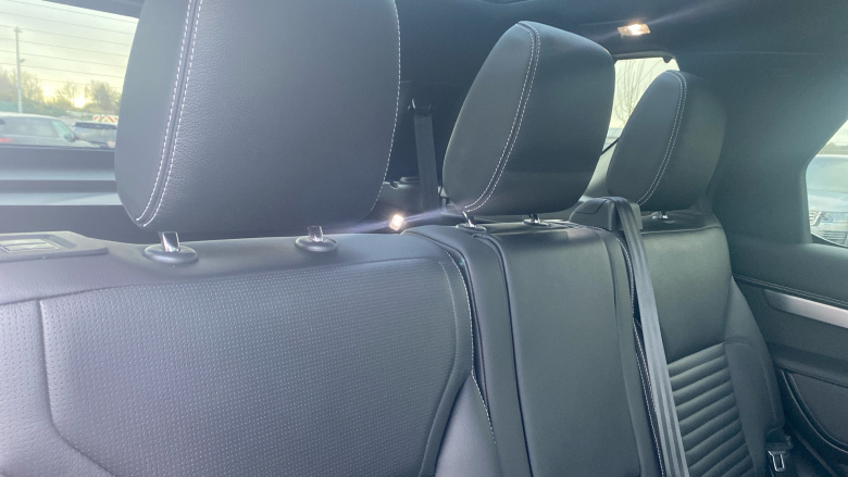 Land Rover Discovery 3.0 D300 Dynamic SE 5dr Auto Diesel Station Wagon